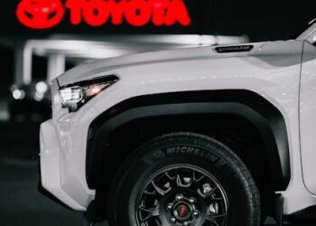 Navigating the Road Ahead: An Expert Report on Commercial Auto Insurance for Houston Businesses