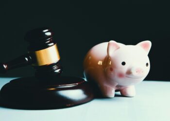 How Much Does an Insurance Lawyer Really Cost? A Guide to Avoiding the Hidden Fees and Financial Traps